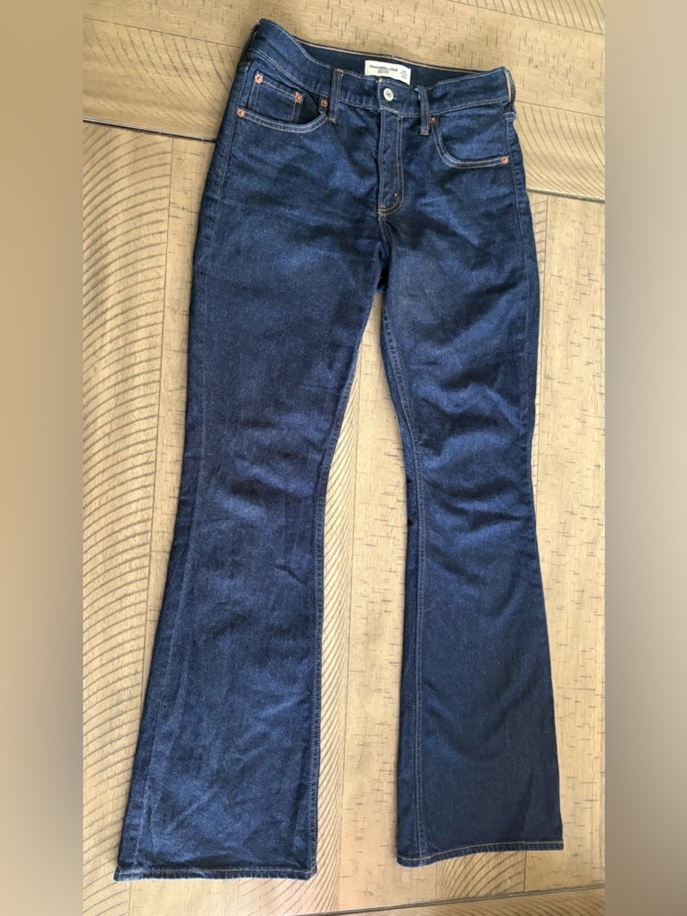 Like New Abercrombie & Fitch Women's Dark Wash Mid Rise Boot Cut Blue Jeans - Picture 3 of 9